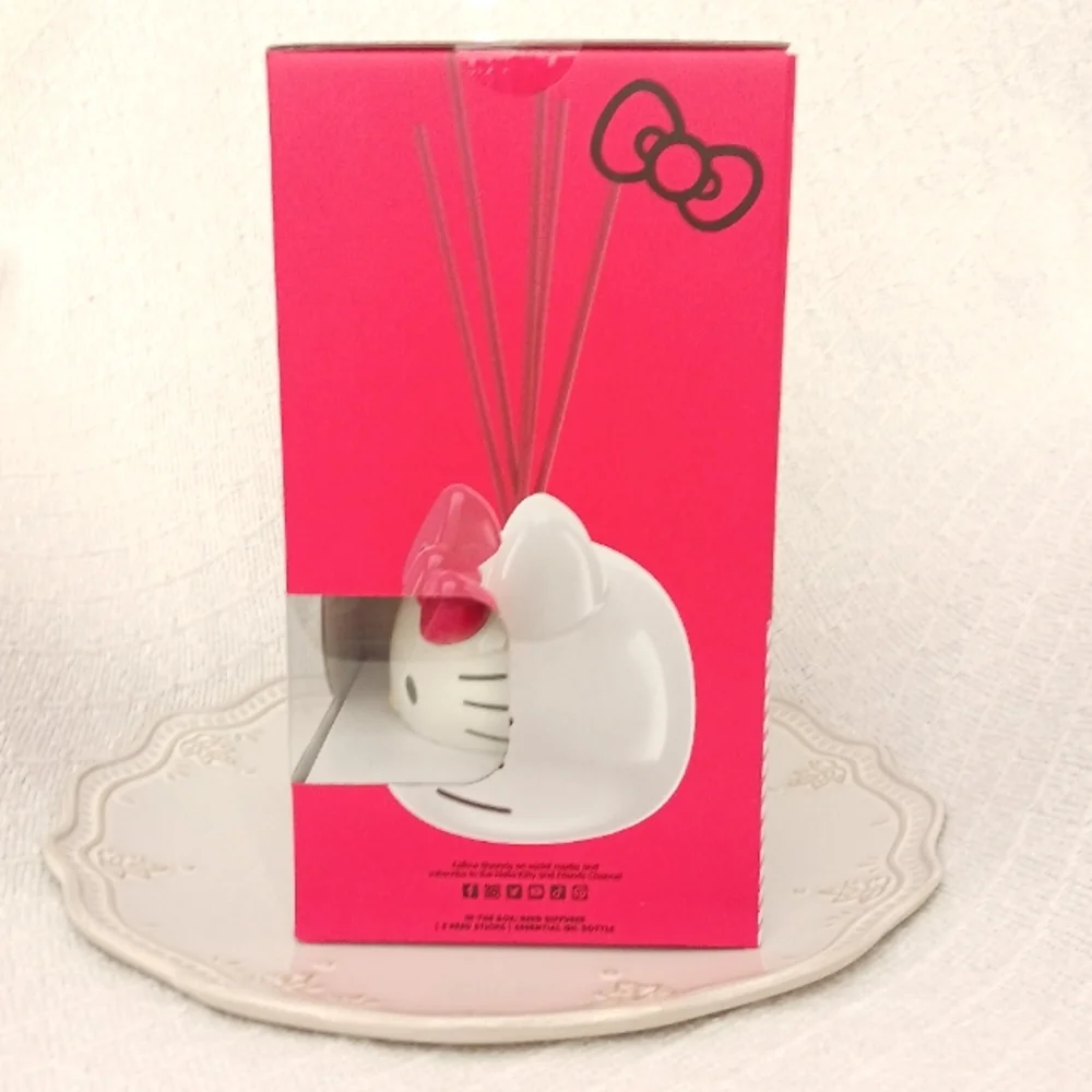 Hello Kitty Ceramic Reed Diffuser Set - Picture 3 of 10
